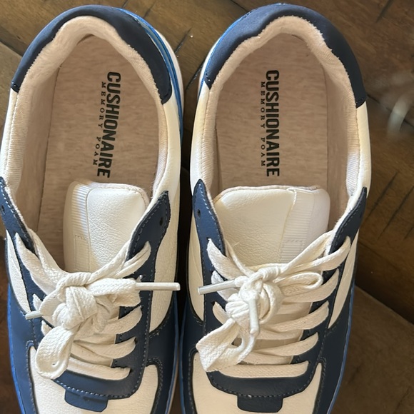 Cushionaire Tennis Shoe - Picture 3 of 4